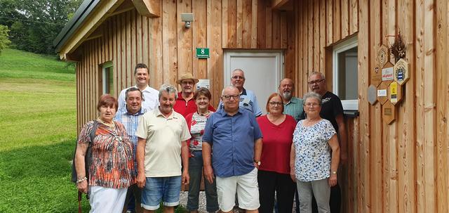 LAbg. Michael Gruber (3.v.l.) mit dem Vortragenden und der Besuchergruppe
  | Foto: FPÖ