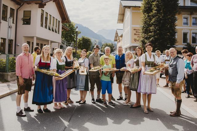 Verschiedene Strudelkreationen wurden beim Strudelfest in Mittersill präsentiert – und anschließend genüsslich verspeist. | Foto: Eva Reifmüller