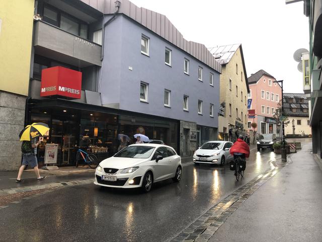 Die M-Preis-Filiale im Imster Stadtzentrum ist ein wichtiges Element in der städtischen Nahversorgung.
