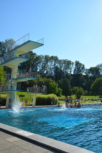 Neu ab 2020: Das Wahrzeichen des Fürstenfelder Freibades, der 10-Meter-Sprungturm wird ab Oktober generalsaniert.