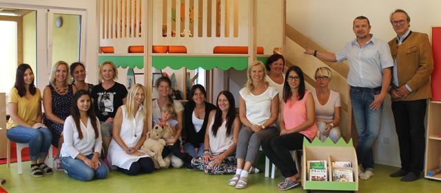 Bürgermeisterin Monika Obereigner-Sivec , Kindergartenleiterin Christina Waldner, Vizebürgermeister Michael Paternostro und Ortsvorsteher Kurt Schüller freuten sich gemeinsam mit den Pädagoginnen über die Eröffnung.