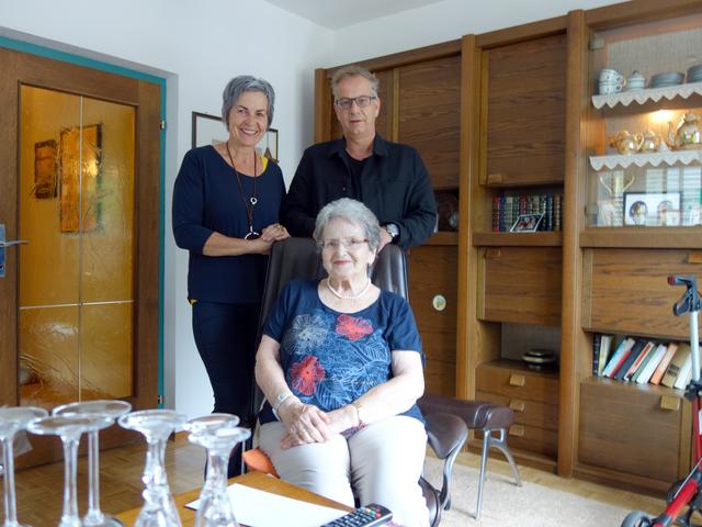 Jubilarin Aloisia Mayer mit ihrer Tochter Anita und Bgm. Dr. Wolfgang Jörg. | Foto: Stadtgemeinde Landeck