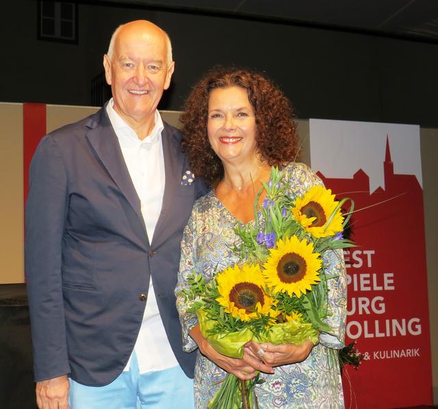 Festspiel-Vorstand Hermann Döllerer mit Angelika Kirchschlager