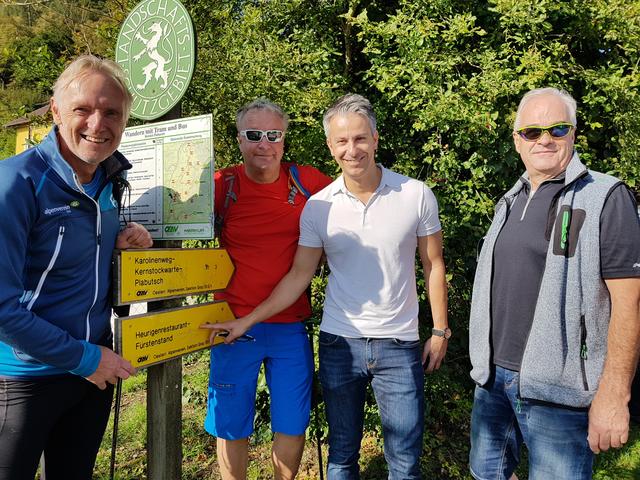 Freuen sich auf vier Wanderungen in und um Graz: Kurt Hohensinner sowie G. Riegler und H. Kreuzwirth (Alpenverein/v.r.) | Foto: Stadt Graz/Fischer