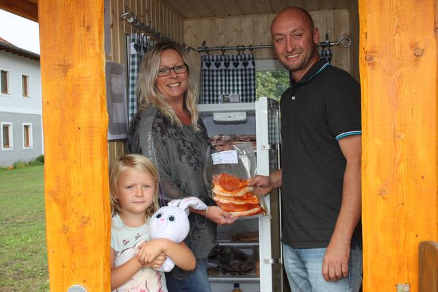 Service für die Kunden: Armin und Manuela Eder setzen auf eine Grillhütte. | Foto: BRS