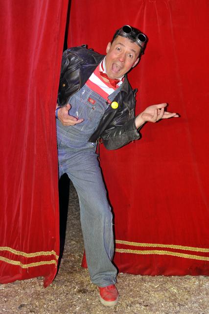 Clown Mathieu weiß wie man das Publikum unterhält. | Foto: louisknie.com