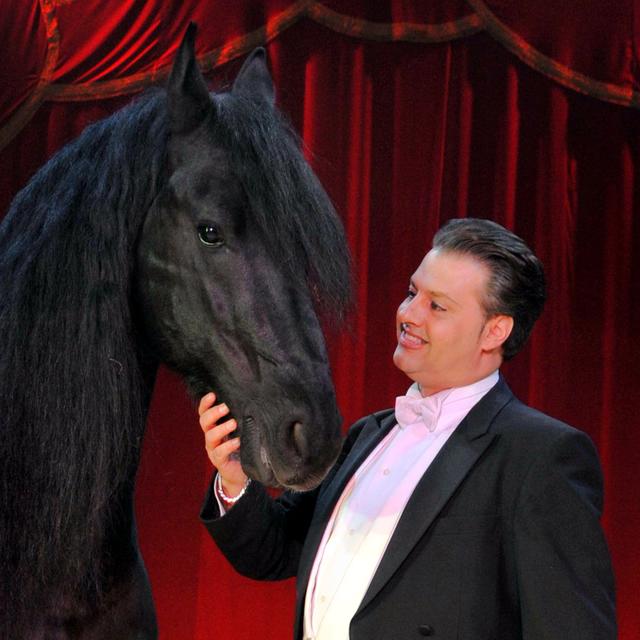 Louis Knie jun. mit Pferd. | Foto: louisknie.com