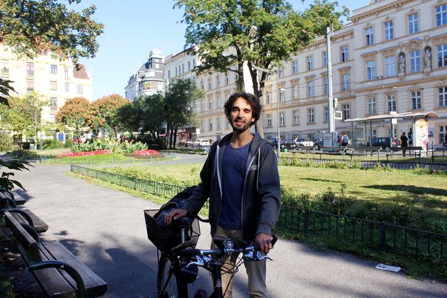 Mathieu Mahve-Beydokthi ist Naturwissenschafter aus Leidenschaft und fasziniert gerne andere dafür. | Foto: Ulrike Kozeschnik-Schlick