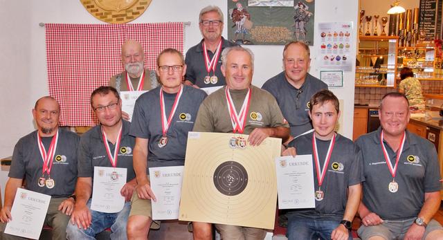 Ordonnanzgewehr TEAM HSV Ried. Erste Reihe vin links: Weinberger, Feichtinger, Strasser, Loisel R., Loisel A. , Hagenmüller. Zweite Reihe von links: Schmidt, Maier, Spieler | Foto: HSV Ried 