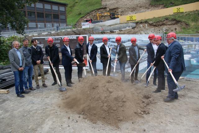 Am Donnerstag erfolgte der offizielle Spatenstich für die Silvretta Therme in Ischgl. | Foto: Othmar Kolp