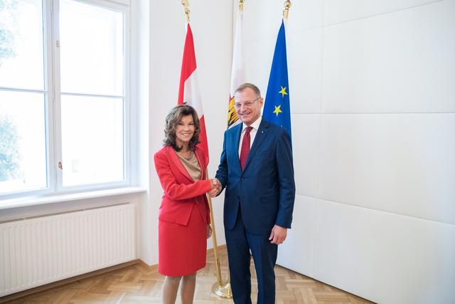 Bundeskanzlerin Brigitte Bierlein und Oberösterreichs Landeshauptmann Thomas Stelzer.
