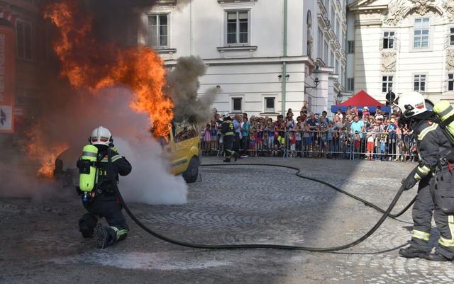 Von 6. bis 8. September findet das Feuerwehrfest der Berufsfeuerwehr Wien Am Hof statt.  | Foto: MA68 Lichtbildstelle