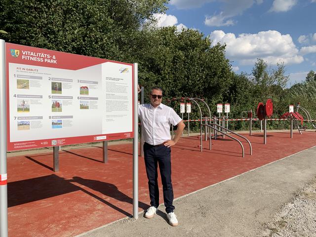 Bürgermeister Michael Cech stolz beim frischen Fitnessparks | Foto: Foto: Michael Cech