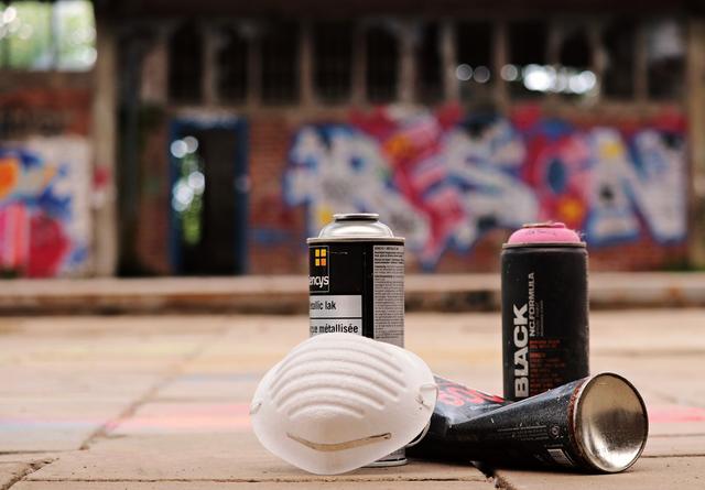 Der 20-jährige "Graffitikünstler" wurde wegen Drogenbesitzes angehalten.