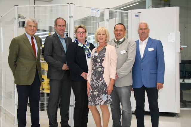 Von links: PC Electronic-Chef Ehrlich, Neo-Geschäftsführer Christoph Brandt, Vizebürgermeisterin Adelheid Kronegger, Christa Brandt, Bürgermeister Bernhard Winkler-Ebner und Firmengründer Otto Brandt
