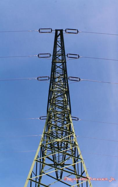 Die geplante Stromtrasse auf das Sonnenplateau sorgt in der Gemeinde Ried im Oberinntal weiter für Diskussionen.