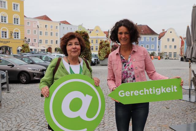 Elke Dorfer aus Esternberg mit Frauensprecherin Maria Buchmayr. | Foto: Ebner