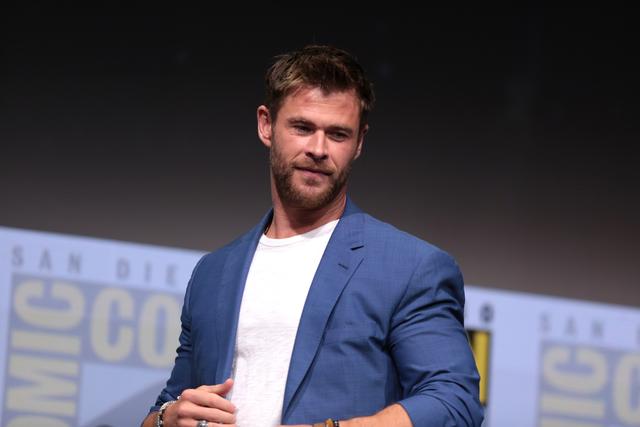 Chris Hemsworth vermisst seinen tierischen Gefährten. | Foto: Gage Skidmore from Peoria, AZ, United States of America [CC BY-SA 2.0 (https://creativecommons.org/licenses/by-sa/2.0)]