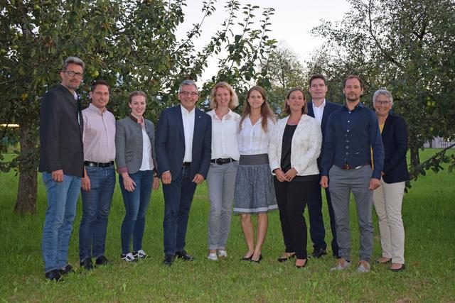 Neue Lehrer für LFS Kleßheim und Winklhof im Bild mit Landesschulinsp. Christoph Faistauer, Blasius Bernhofer und Elisaebth Salzmann (Winklhof), LR Josef Schwaiger, Marianna Nöbauer (Kleßheim), Daniela Pfisterer (Winklhof), Susanne Bayer (Kleßheim), Abt.leiter Franz Moser, Reinhard Fischbacher (Kleßheim), Fachinsp. Ursula Lurger.