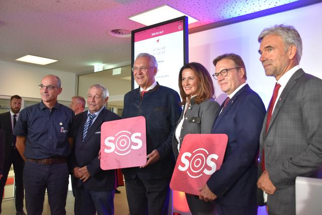 Bernd Noggler von der Leitstelle Tirol, Präsident des Österreichischen Kuratoriums für Alpine Sicherheit Karl Gabl, der bayerische Staatsminister des Innern Joachim Herrmann, die Vorsitzende des bayerischen Kuratoriums für alpine Sicherheit StMin Michaela Kaniber, Tirols LH Günther Platter und Südtirols LHStv Arnold Schuler (v.l.). | Foto: Barbara Fluckinger