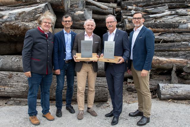 Andreas Oberhammer, Geschäftsführer Bioenergie Steyr, Wolfgang Baumgartner, Geschäftsführer Fernwärme Steyr, Karl Josef Stegh, Bürgermeister Behamberg, Gerald Hackl, Bürgermeister Steyr, Bernhard Baumgartner, Geschäftsführer Fernwärme Steyr (v. l.). | Foto: Energie AG Oberösterreich