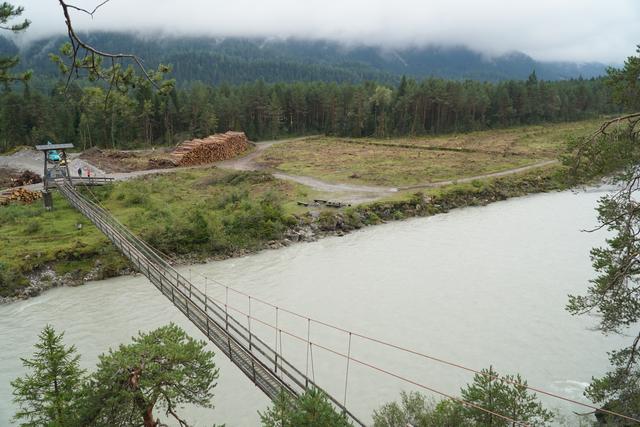 Schön schaut es derzeit in Forchach auf Höhe der Hängebrücke nicht aus. Wenn alles fertig ist, wird sich der Bereich aber wieder naturnah in die Landschaft einfügen.