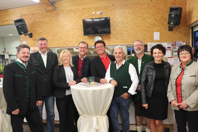 v.l.: Udo Hebesberger, Jörg Leichtfried, Verena Nussbaum, Oliver Wieser, Werner Baumann, Peter Ehgartner, Karlheinz Ploder, Susanne Maurer-Aldrian und Ludmilla Remler.