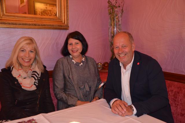 Ingrid Sommer mit Bettina und Hermann Bärntatz