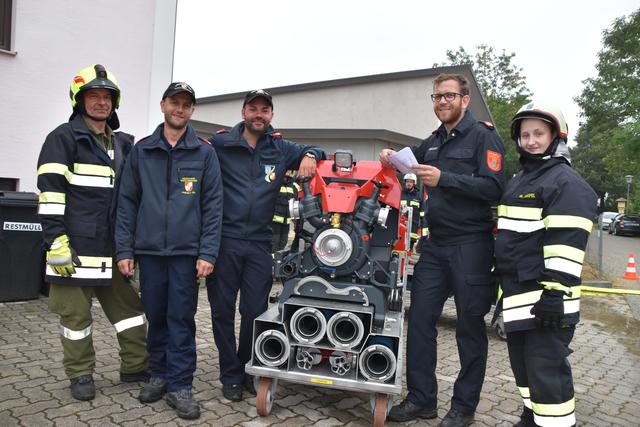 Eduard Birnecker, Christoph Poeselt, Markus Miklosek, Dominik Rauscher, Monique Kruspel.  | Foto: Karin Zeiler / Bezirksblätter NÖ