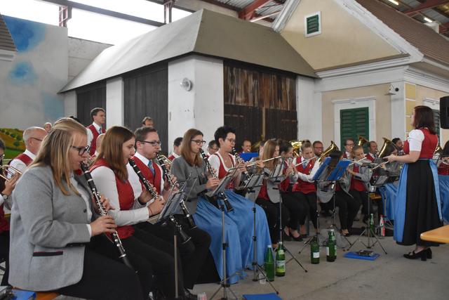 Der Musikverein Jugendkapelle Großpetersdorf spielte beim Jägerfrühschoppen auf.