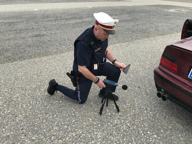Mit speziellen Geräten wird die Lärmbelastung gemessen. | Foto: Lpd Wien (3)