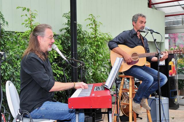Zwei Giganten der Tiroler Musikszene zusammen auf der Bühne: Marc Hess (li.) und Frajo Köhle | Foto: Hassl