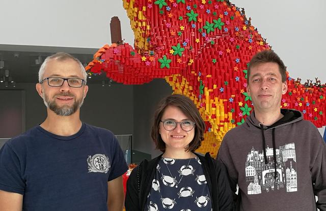 Das Entwicklerteam von OFAI: Marcin Skowron, Susanne Höfler und Leiter Friedrich Neubarth. | Foto: LEGO Group