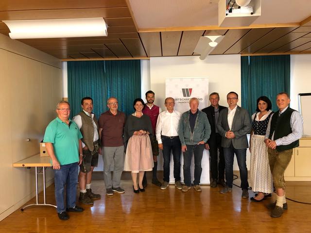Reger Meinungsaustausch Tumeltshamer Unternehmerinnen und Unternehmer (v.l.n.r.) Rathbauer Josef, Karl Sallaberger, Einfinger Josef, Daniela Hofinger, Lukas Erhardt, Einfinger Lorenz, Runggaldier Gerhard, Vizebürgermeister Josef Weirathmüller, Wirtschaftsbund-Obmann Martin Dizili-Krautgartner, Heidi Danreiter, Josef Danreiter | Foto: Monika Krautgartner