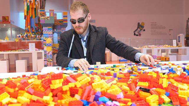 Der blinde Amerikaner Matthew Shifrin hatte die Idee der Audioanleitungen. | Foto: LEGO Group