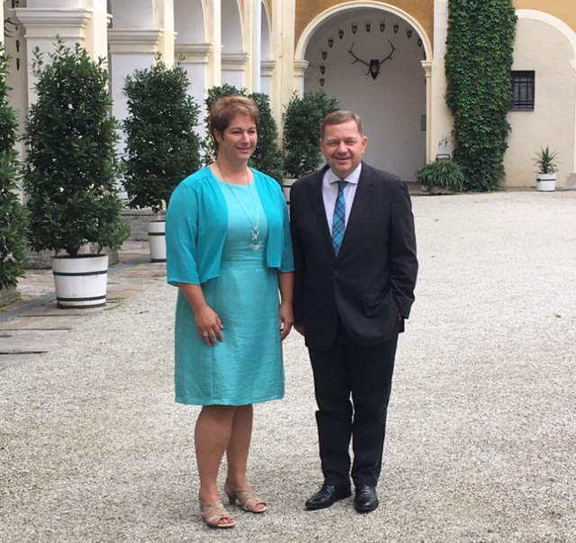 Bürgermeisterin Maria Skazel, hier mit Volksanwalt Werner Amon, wurde einstimmig zur ÖVP Spitzenkandidatin im Bezirk Deutschlandsberg nominiert.