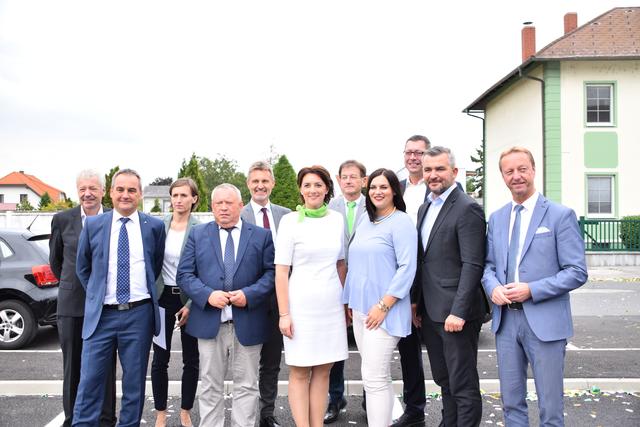 Die neue Park&Ride-Anlage am Wulkaprodersdorfer Bahnhof wurde feierlich eröffnet. 230 Parkplätze stehen Pendlern dort nun zur Verfügung.