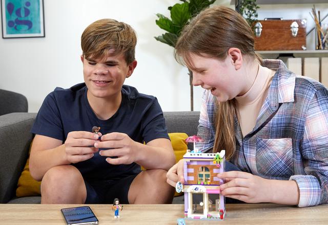 Blinde und sehende Kinder können gemeinsam Lego bauen und spielen. | Foto: LEGO Group