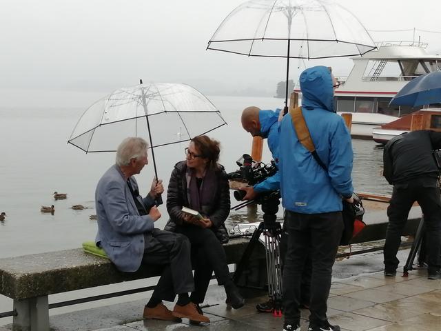 Alfred Komarek beim Interview am Traunsee