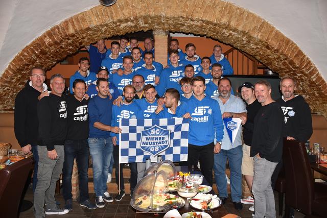 Hier fühlten sich die SC-Fußballer- und Trainer wohl. Beim Frühstück im Kolsch.
