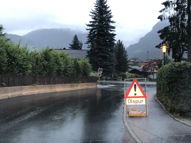 Bis 18 Uhr dauerten die Reinigungsarbeiten im starken Regen.