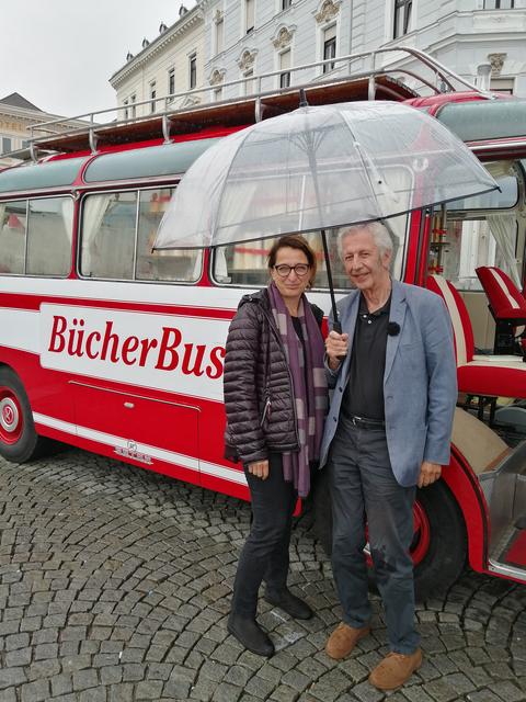 Alfred Komarekt besuchte mit seinem Bücherbus Gmunden.