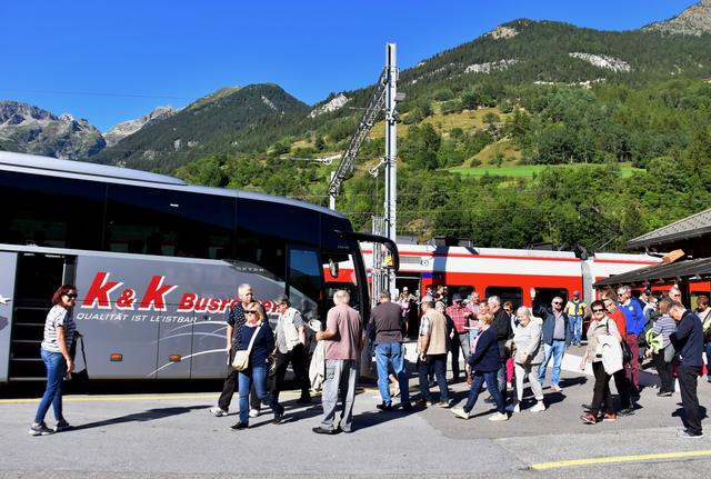 St. Bernhard-Express die Fahrt geht durch das Val d‘Entremont nach Orsières, dort brachte uns der Reisebus auf den Großen St. Bernhard 