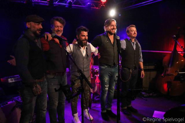 Großartige Stimmung auf der Bühne und im Publikum. Mika Stokkinen, Roman Leon Weiss, Reini Schwarzinger,Ron Glaser, Benji Hösel alias "The Ridin' Dudes".