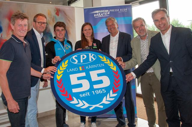 Landessportdirektor Arno Arthofer, Peter Peschel (Villacher Brauerei), Mario Leitner (Rookie des Jahres 2015), Vanessa Herzog (zweitplatzierte „Sportlerin des Jahres 2018), Landeshauptmann Peter Kaiser, Marijan Velik (Sportpresseklub) und Peter Gauper (Raiffeisen Landesbank, von links) | Foto: Dieter Arbeiter