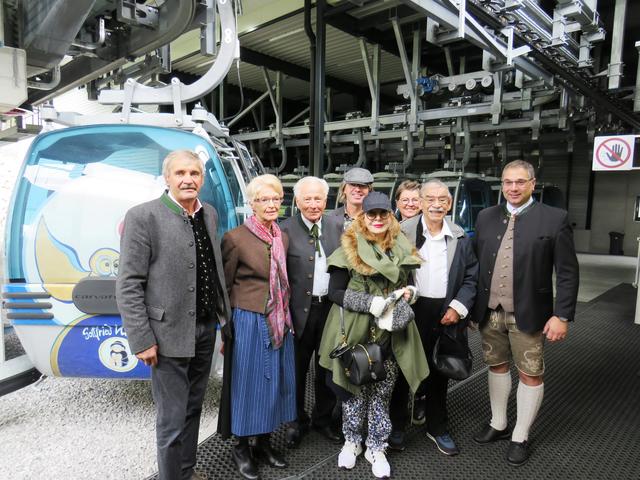 <f>Alt-Bgm. Schwarzenbacher</f>, Christl und Edi Ramsauer, Georg und Andrea Ramsauer, Guni und Gottfried Kumpf, Bgm. Promok.
