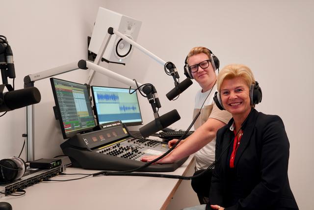 Im Studio: Margarete Streitwieser und Rafael Obermaier. Die Sendung „Treffpunkt Pinzgau" kann man auf radiofabrik.at anhören.