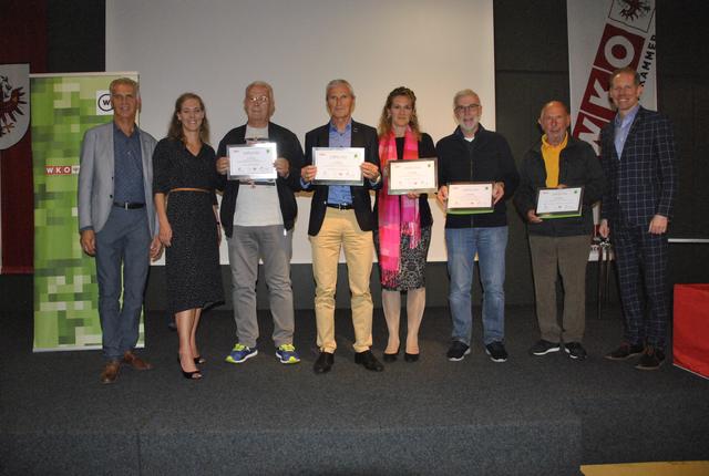 WKO-Obmann-Stellvertreter Wolfgang Schonner, Birgit Enk, Walter Brem, Peter Staudacher, Anita Schlaffer, Günther Marek, Herbert Schwaiger und Peter Vyskovsky (v.l.).  | Foto: Eberharter