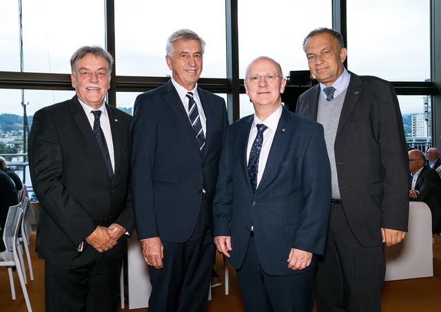 Von Links: Gerald Reisinger (Geschäftsführer FH OÖ), Johann Neunteufel (Präsident des Vereins Allgemeine Sparkasse/Aufsichtsratsvorsitzender Sparkasse OÖ), Generaldirektor Michael Rockenschaub (Sparkasse OÖ), Rektor Meinhart Lukas (JKU Linz) | Foto: Sparkasse OÖ/Fotostudio Eder