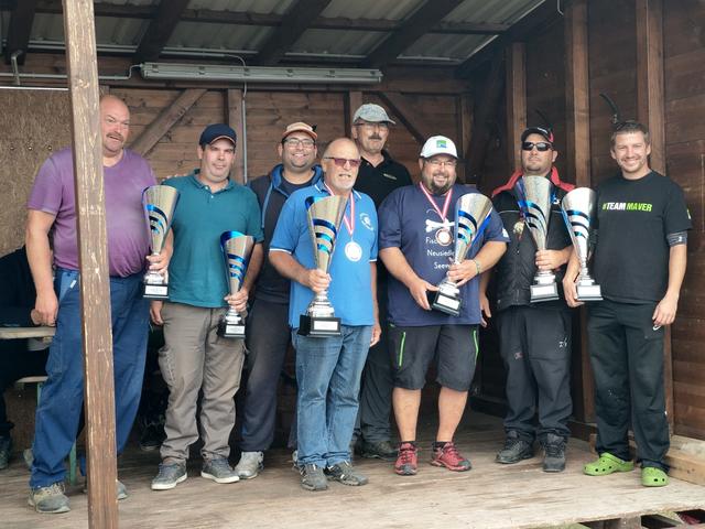 Am Erinnerungsfoto: Werner Steiner, Mike Hannibal, Thomas Hackl, Robert Heschl, Walter Schneider, Joss Summer, Christian Eisner und Martin Otto